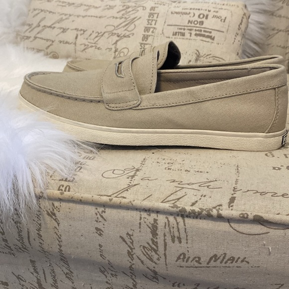 Cole Haan penny Loafers. Size 8. Excellent condition. Beige. - Picture 6 of 8